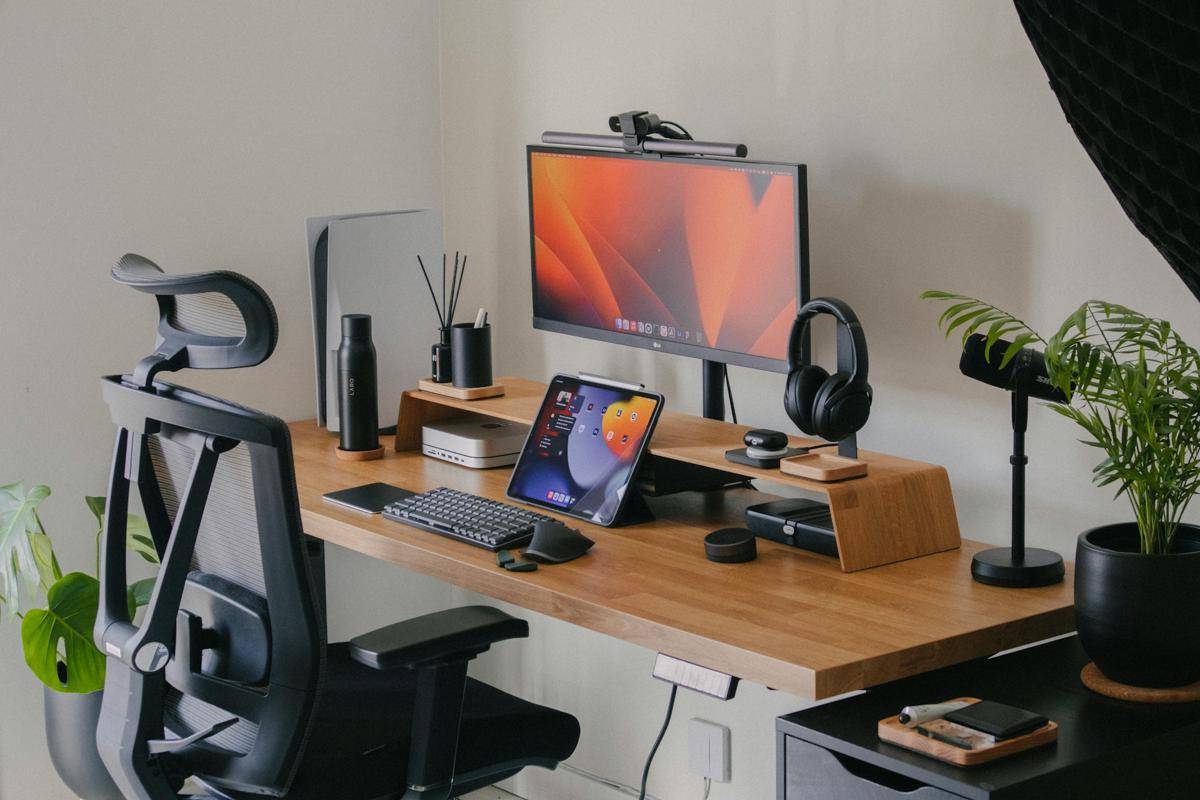 ide dekorasi meja kerja estetik (unsplash.com/Nubelson Fernandes)