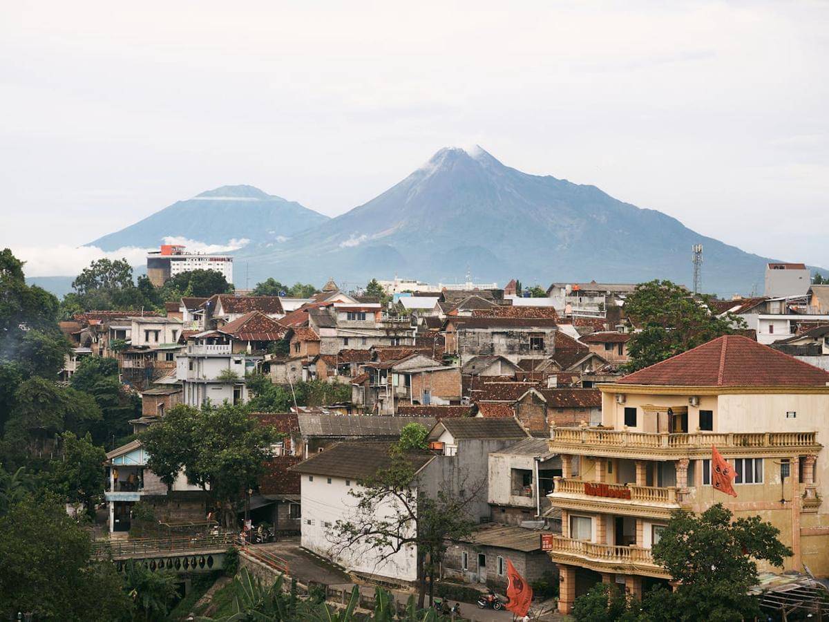 potret Gunung Merapi dan Merbabu