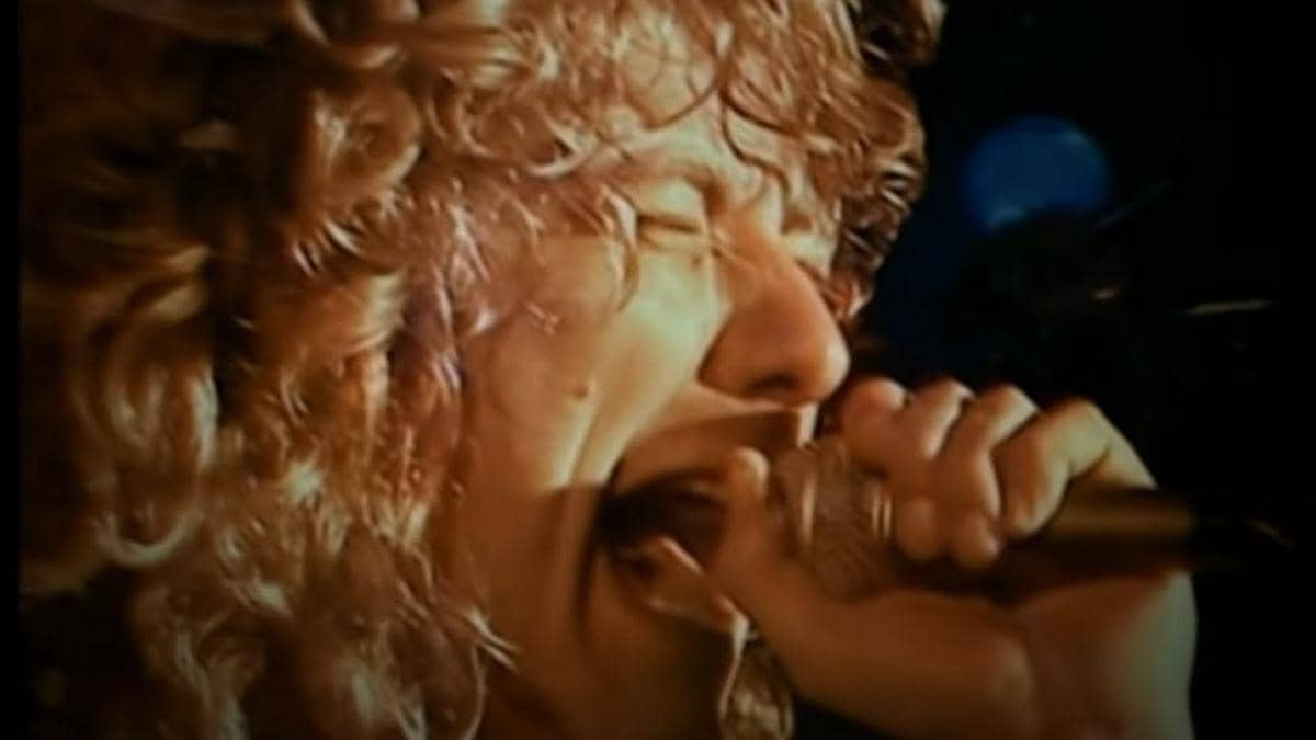 Robert Plant dalam video musik "Whole Lotta Love"