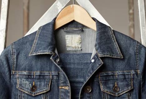 illustrasi jaket denim (freepik.com/photogenia)