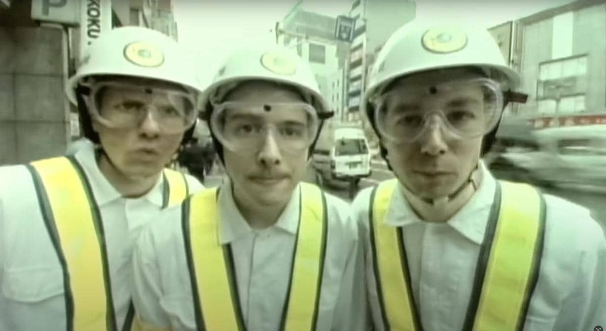 Beastie Boys dalam video musik "Intergalactic"