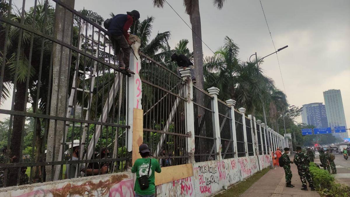 Pagar Besi DPR