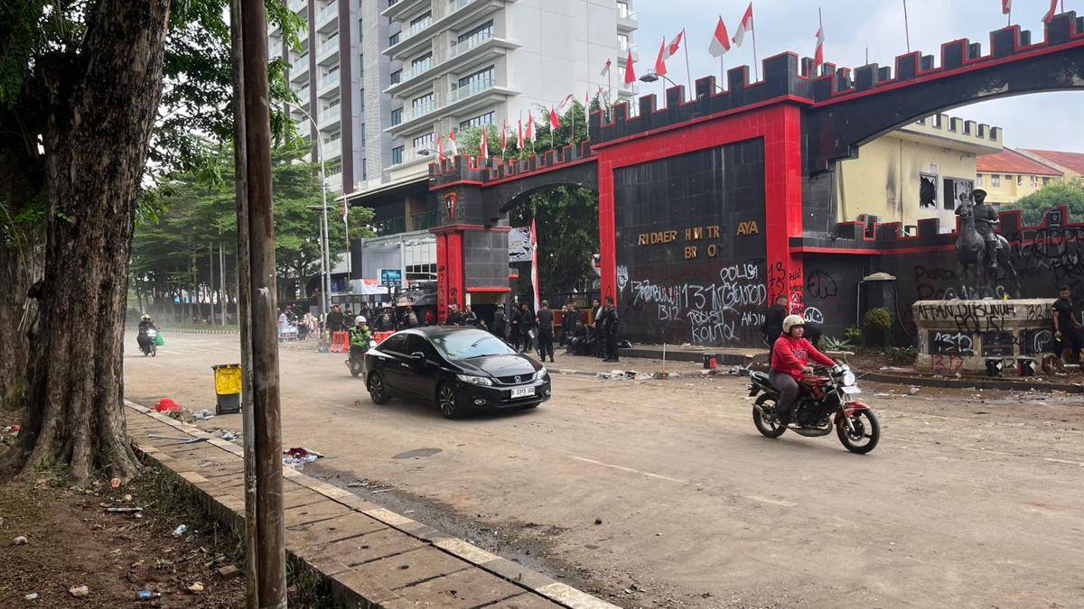 Kondisi jalan dari Tugu Tani menuju Senen sudah dibuka, Sabtu (30/8/2025) (IDN Times / Ridwan Aji Pitoko)