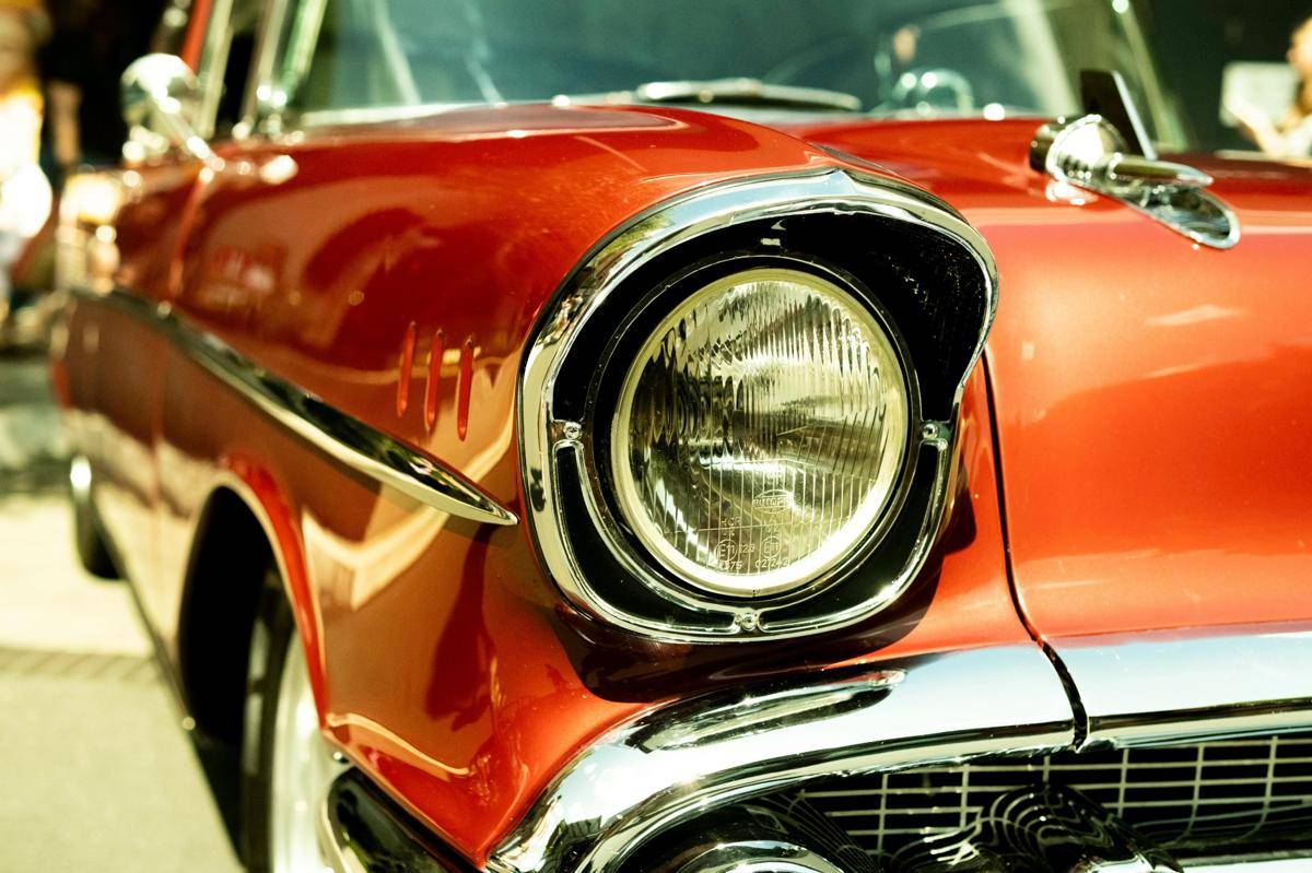 Ilustrasi mobil tipe holden (pexels.com/id-id/@nxbid0)