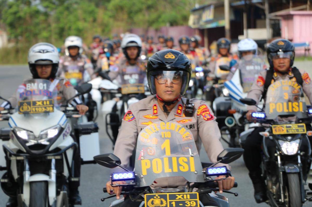 Polres Penajam Paser Utara (PPU) menggelar patroli skala besar di sejumlah titik wilayah pada Sabtu (30/8/2025) guna menjaga stabilitas keamanan dan ketertiban masyarakat (Kamtibmas).