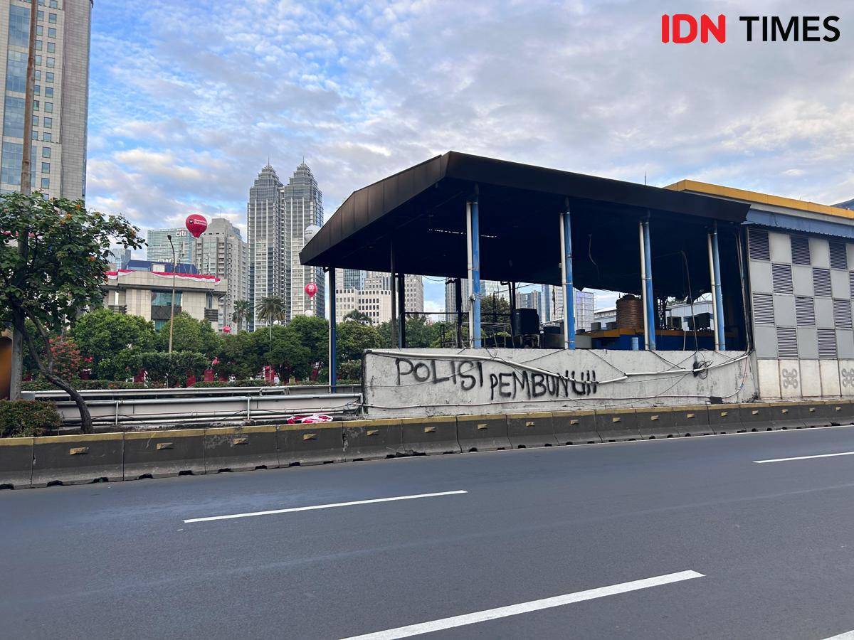 Gerbang Tol Semanggi 1 masih ditutup, Sabtu (30/8/2025). (IDN Times/Fadhliansyah)