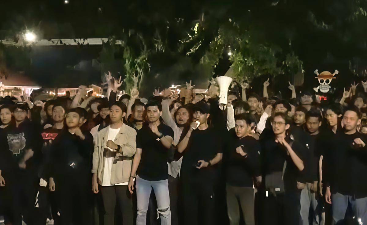 Aliansi Masyarakat Kalsel Melawan menyatakan sikap dan memastikan menggelar aksi demo pada Senin 1 September 2025 di depan DPRD Kalsel di Banjarmasin, Jumat (29/8/2025) malam. (bemsekalsel/instagram)