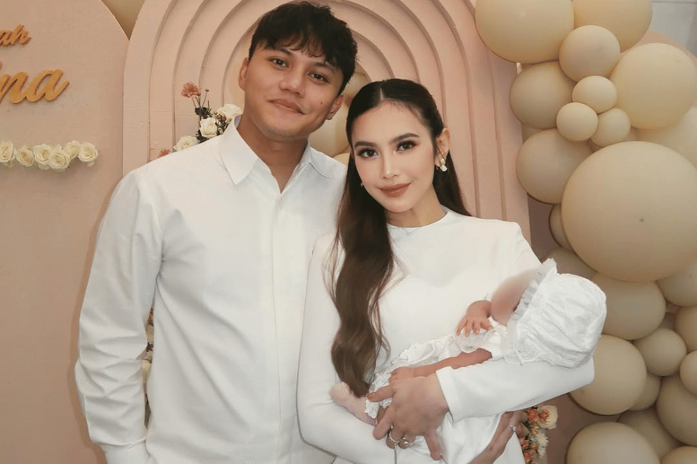 Foto Mahalini Gendong Selina 3