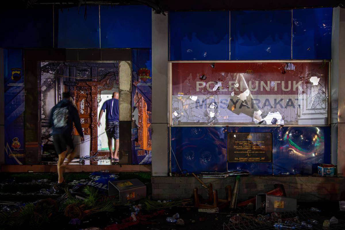 antarafoto-unjuk-rasa-di-kota-semarang-1756508590.jpg