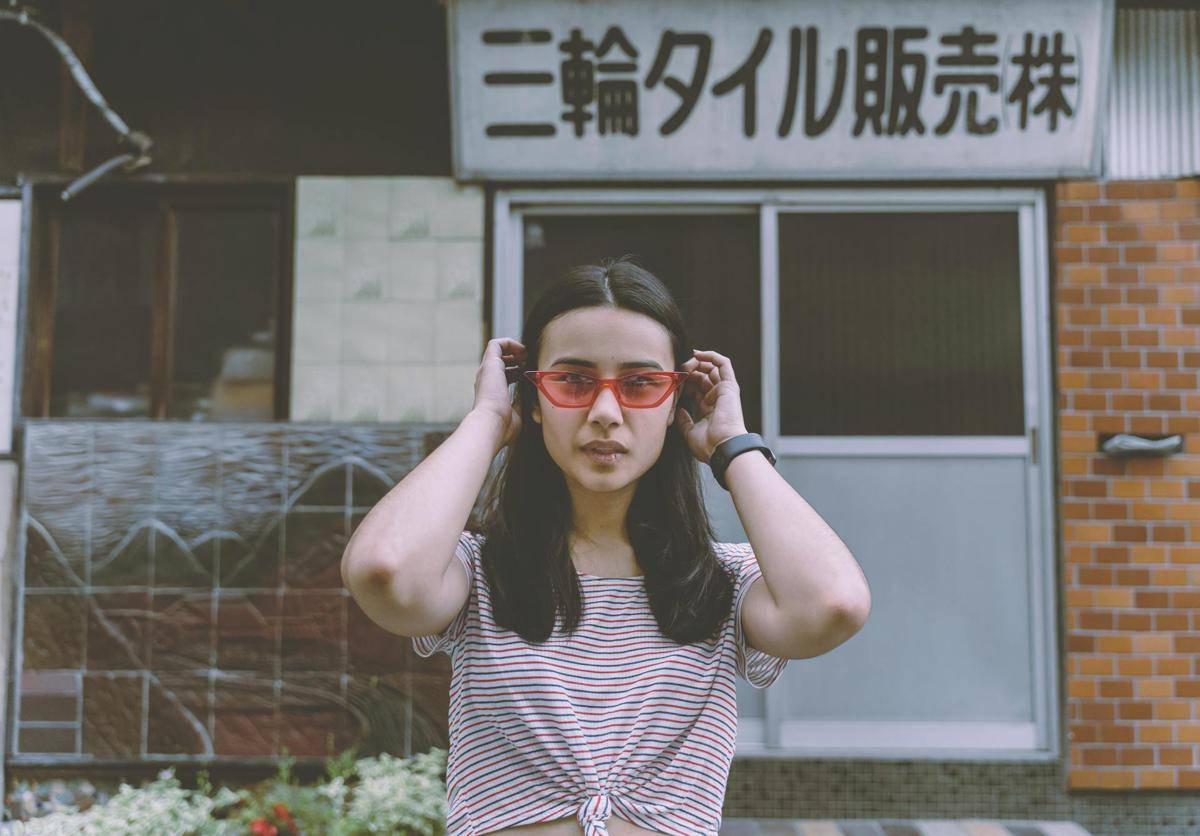 ilustrasi rambut belah tengah (pexels.com/James Reyes)