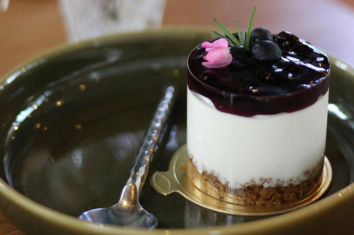 ilustrasi blueberry cheesecake cups (pexels.com/Augustinus Martinus Noppé)