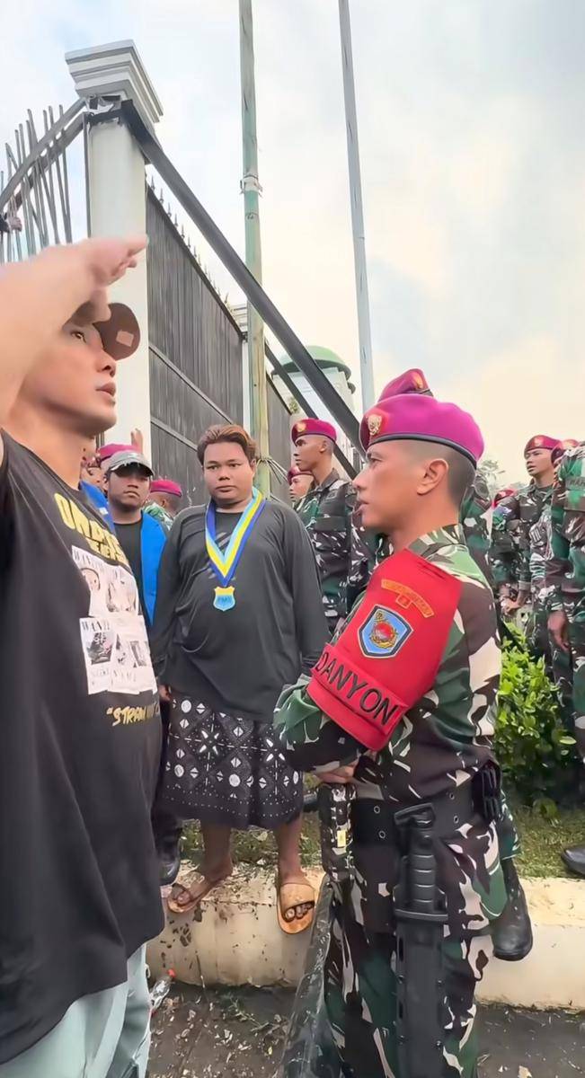 Denny Sumargo ikut demo DPR
