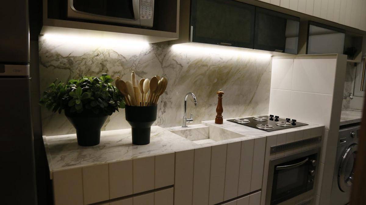 illustrasi countertop di atas kabinet dapur (pexels.com/Vidal Balielo Jr.)