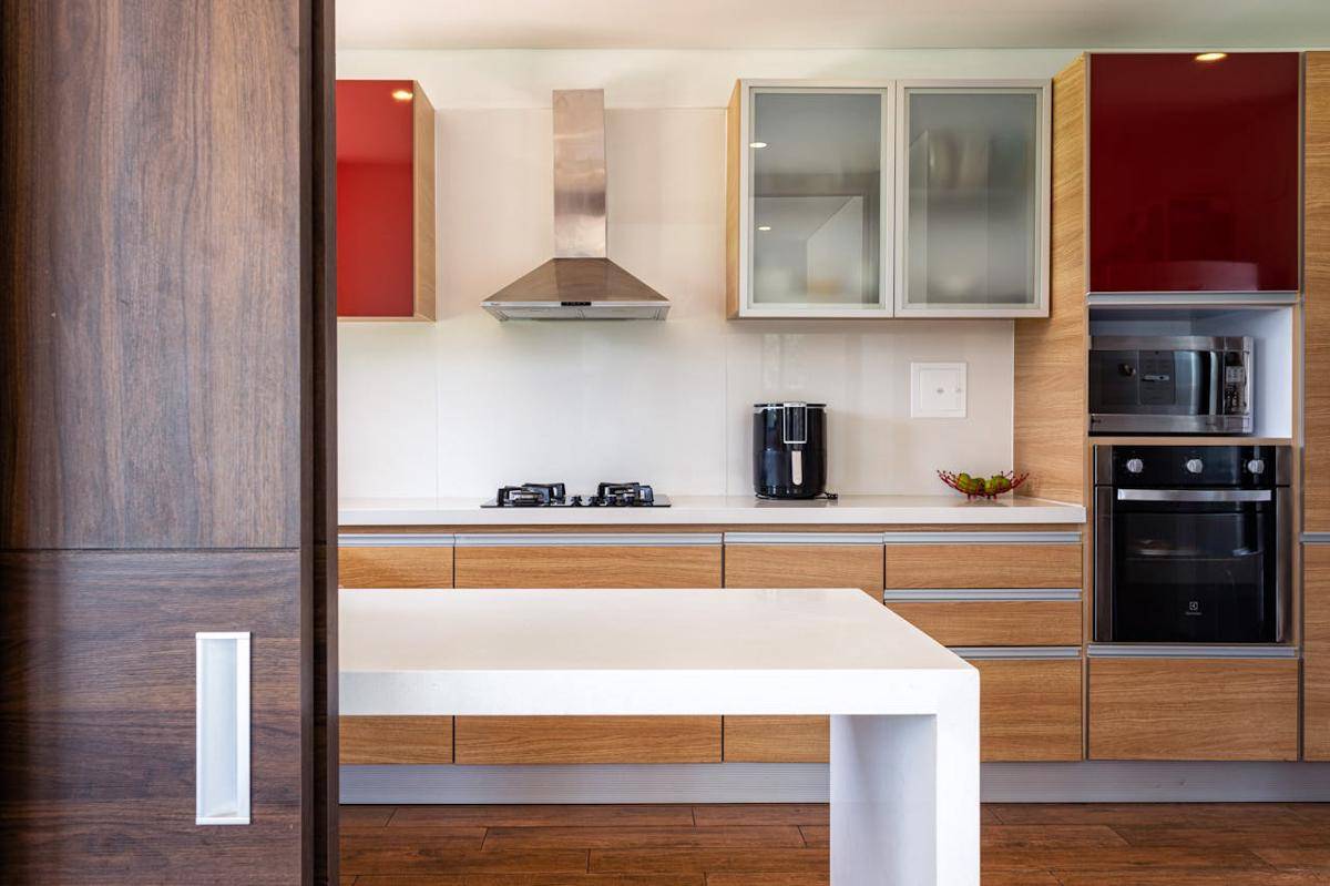 illustrasi kabinet built in untuk oven dan macrowave (pexels.com/Gustavo Galeano Maz)
