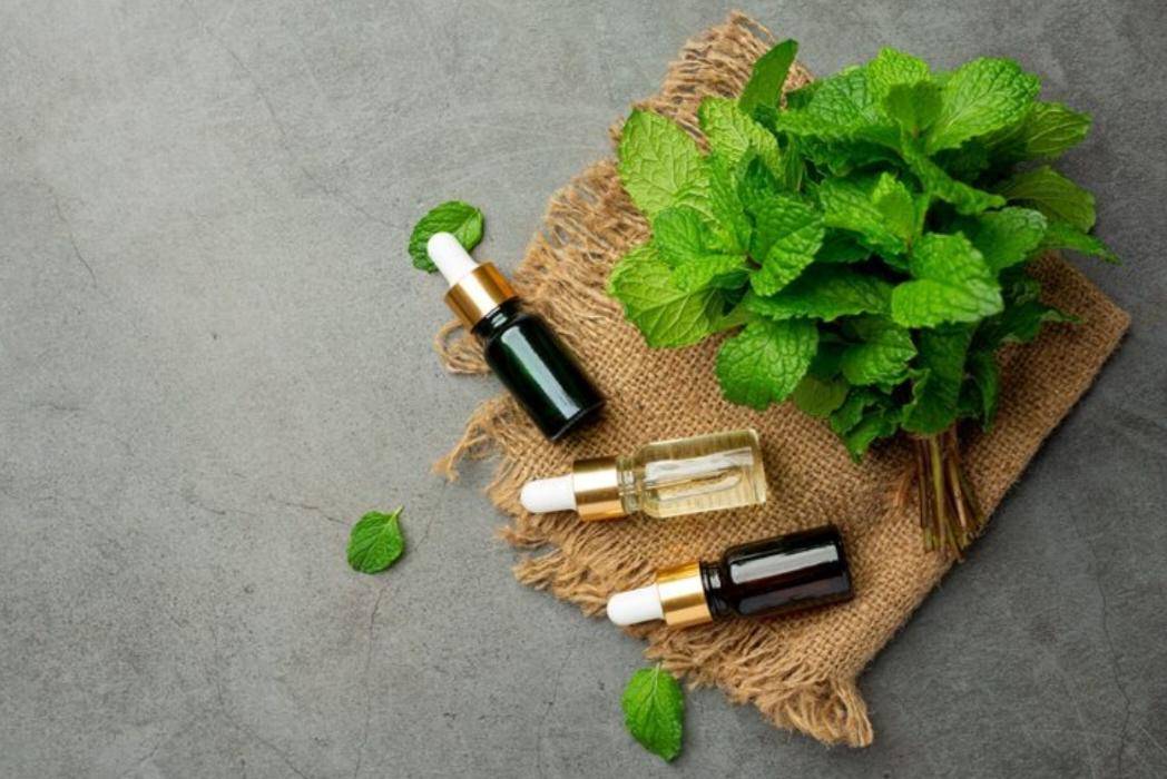 Minyak Peppermint (freepik.com/jcomp) 