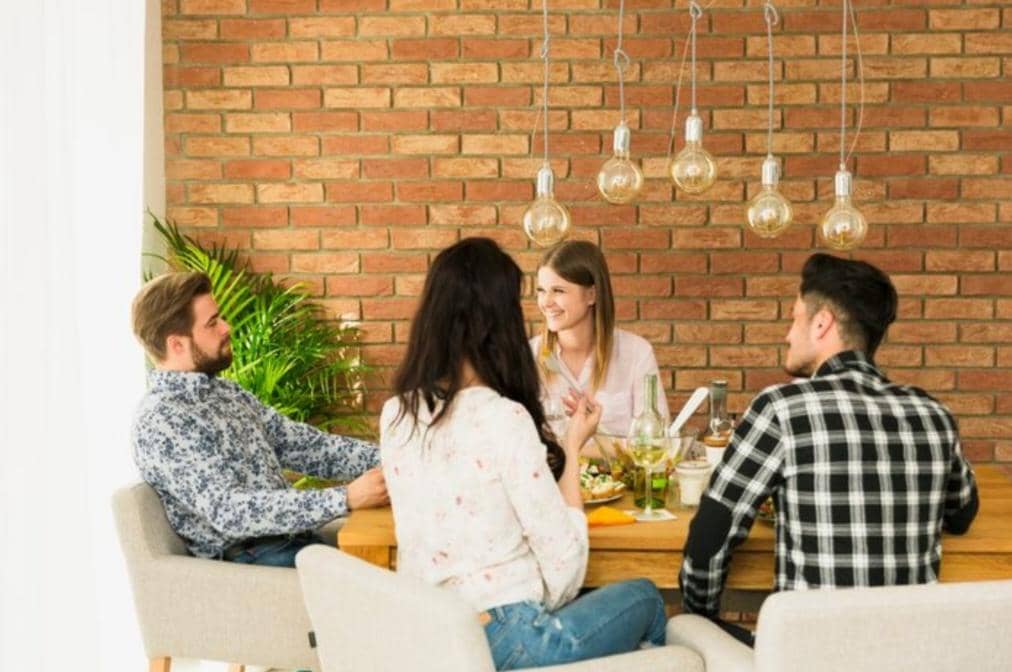 ilustrasi berbincang