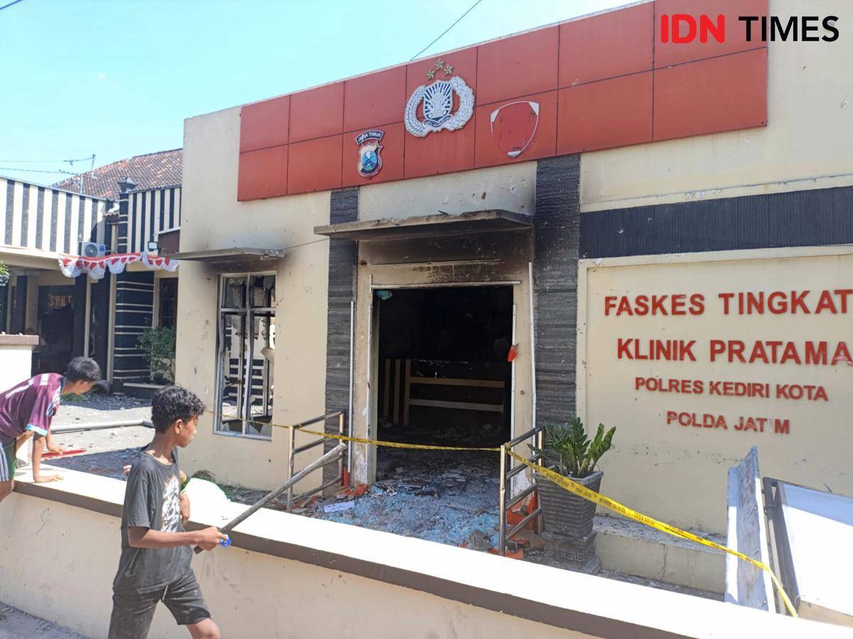 Faskes milik Polres Kediri Kota yang ikut dibakar massa. IDN Times/Bramanta Pamungkas