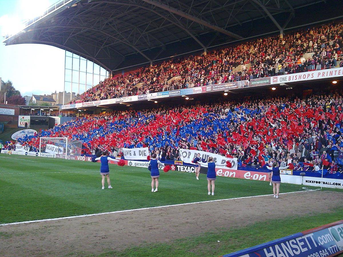 ilustrasi suasana prapertandingan di Selhurst Park, kandang Crystal Palace