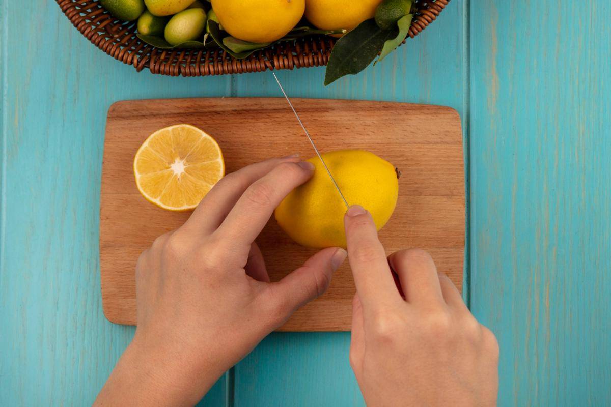 ilustrasi perasan lemon 
