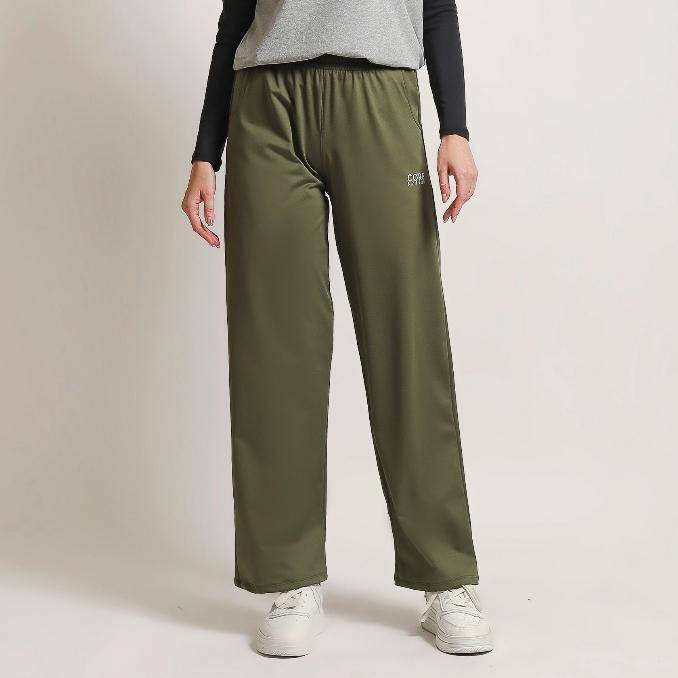 CoreNation Straight Loose Pants (shopee.co.id/CoreNation Official Shop)