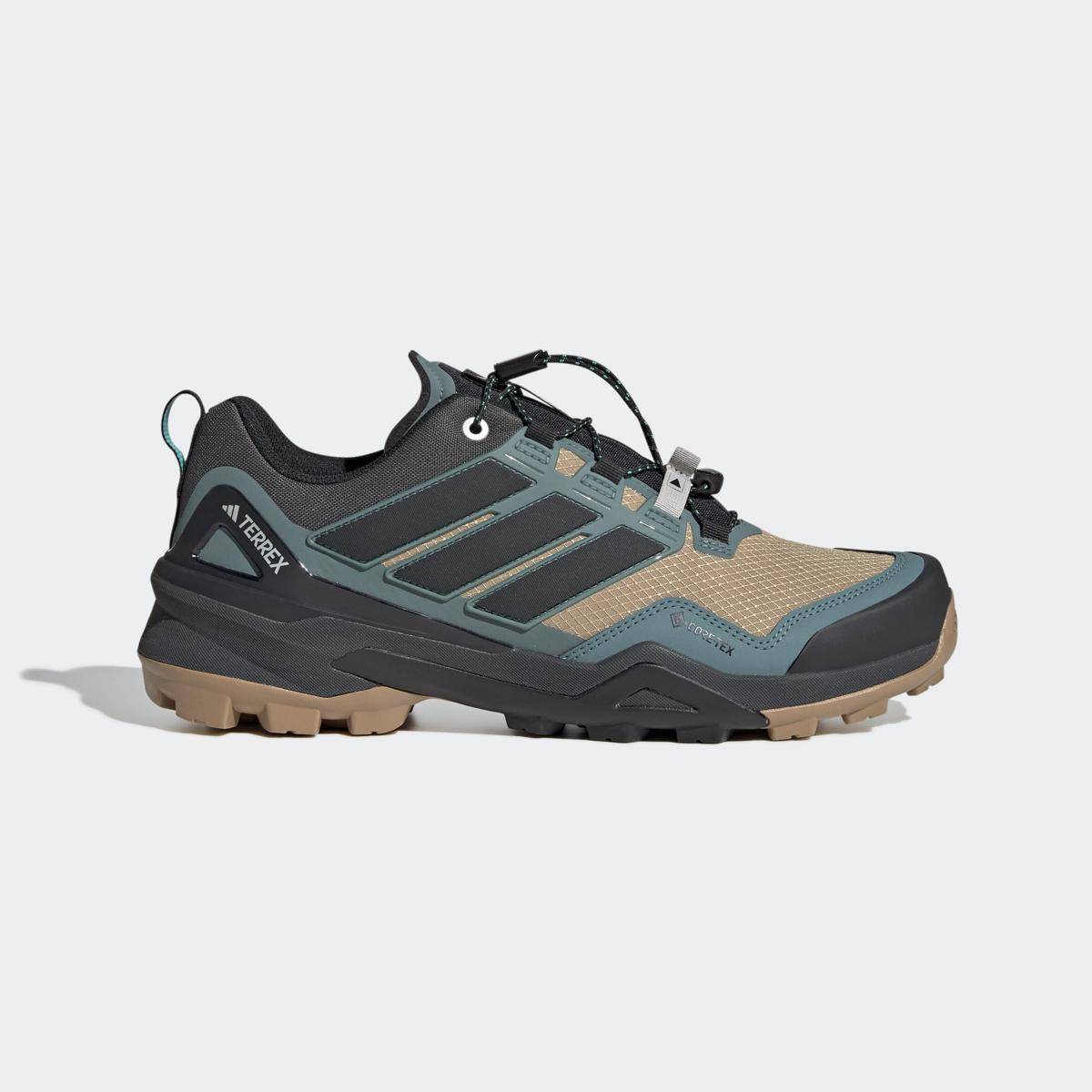 potret sepatu Adidas cokelat untuk pria (dok. Adidas)