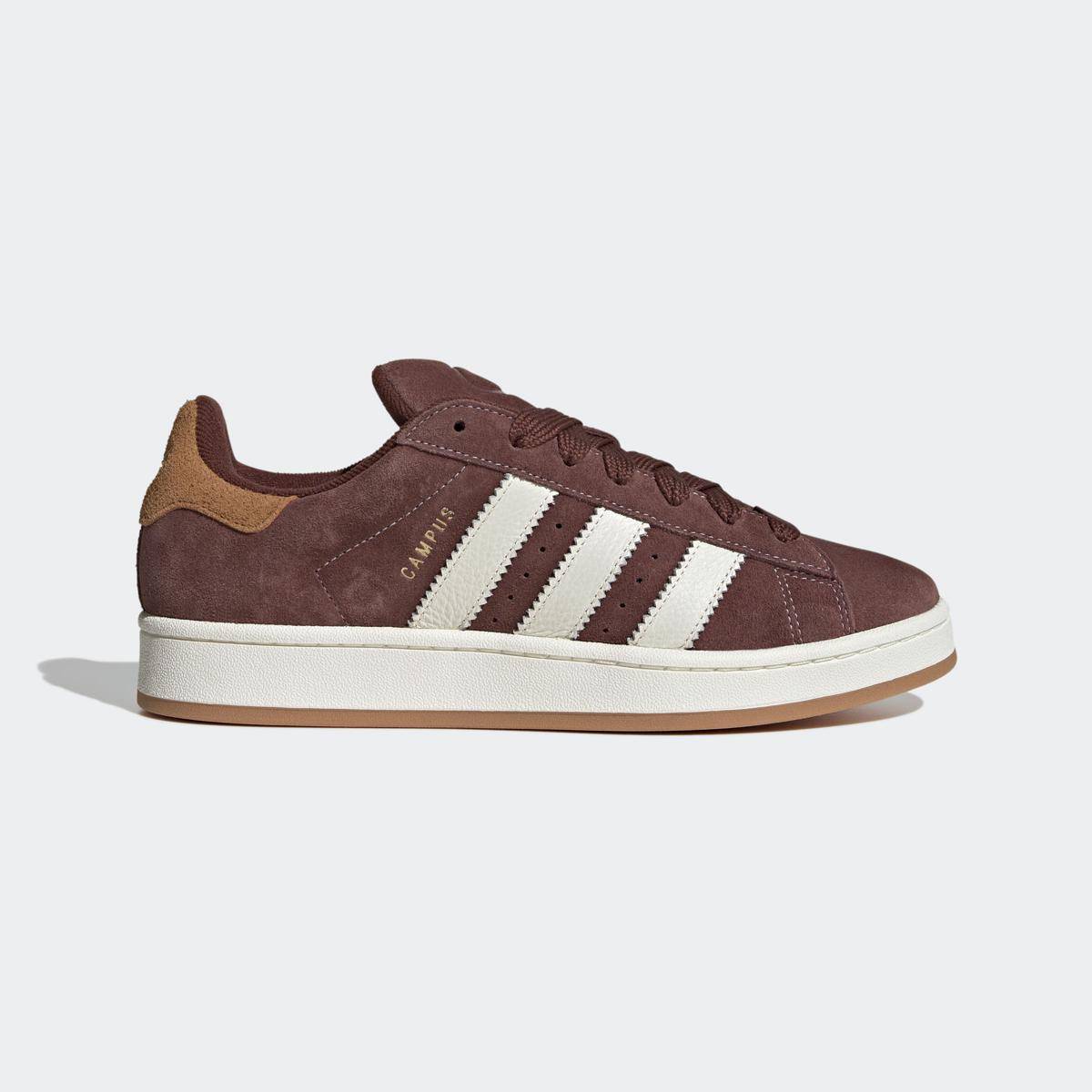 potret sepatu Adidas cokelat untuk pria (dok. Adidas)
