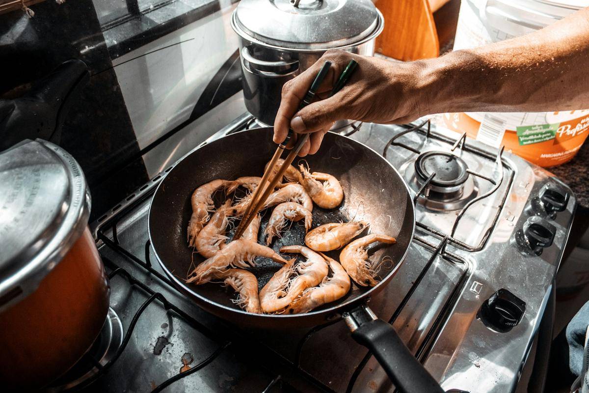 ilustrasi memasak udang agar tetap juicy 