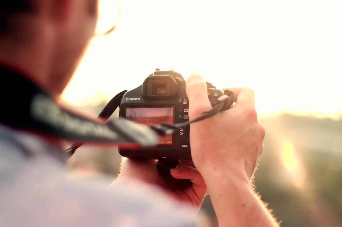 ilustrasi seorang fotografer