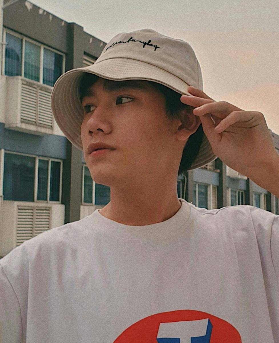 bucket hat (pexels.com/Joen Nguyen)