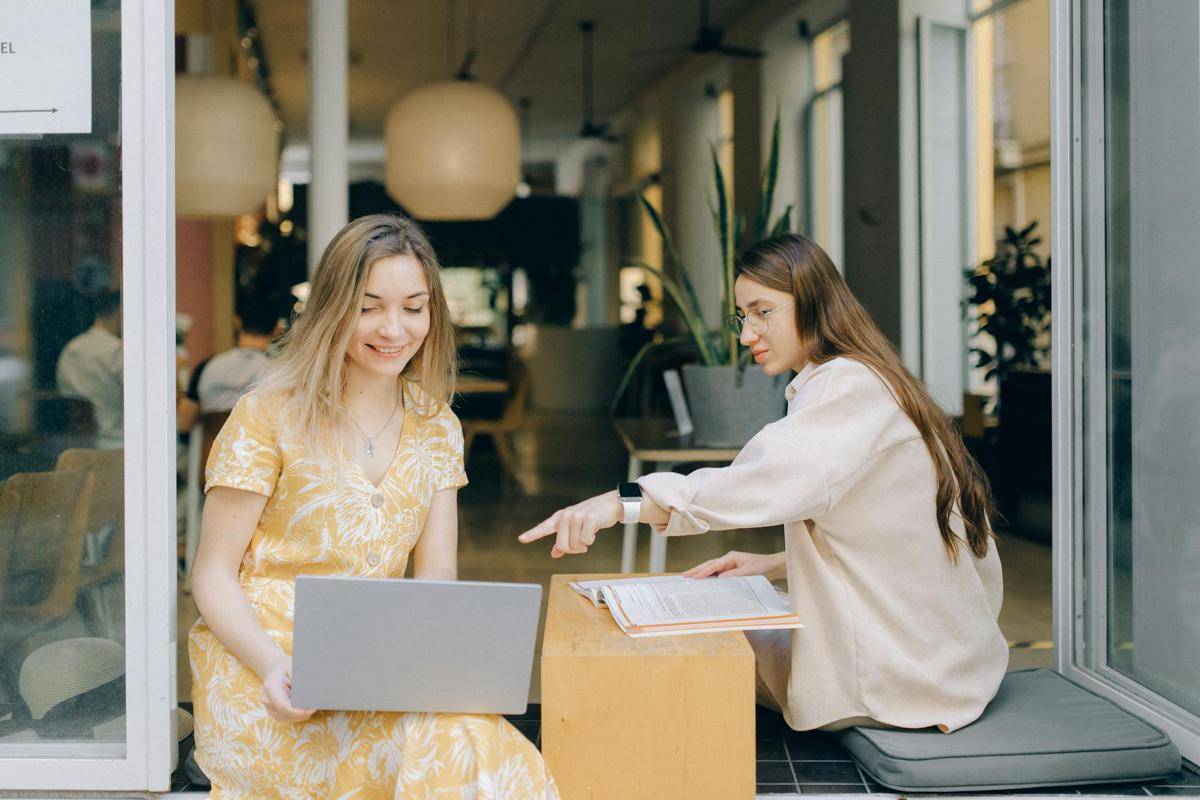 Tips pilih kafe untuk nugas (pexels.com/Nataliya Vaitkevich)
