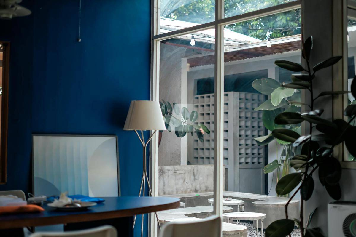 Tips pilih kafe untuk nugas (pexels.com/Scenehaus Production)