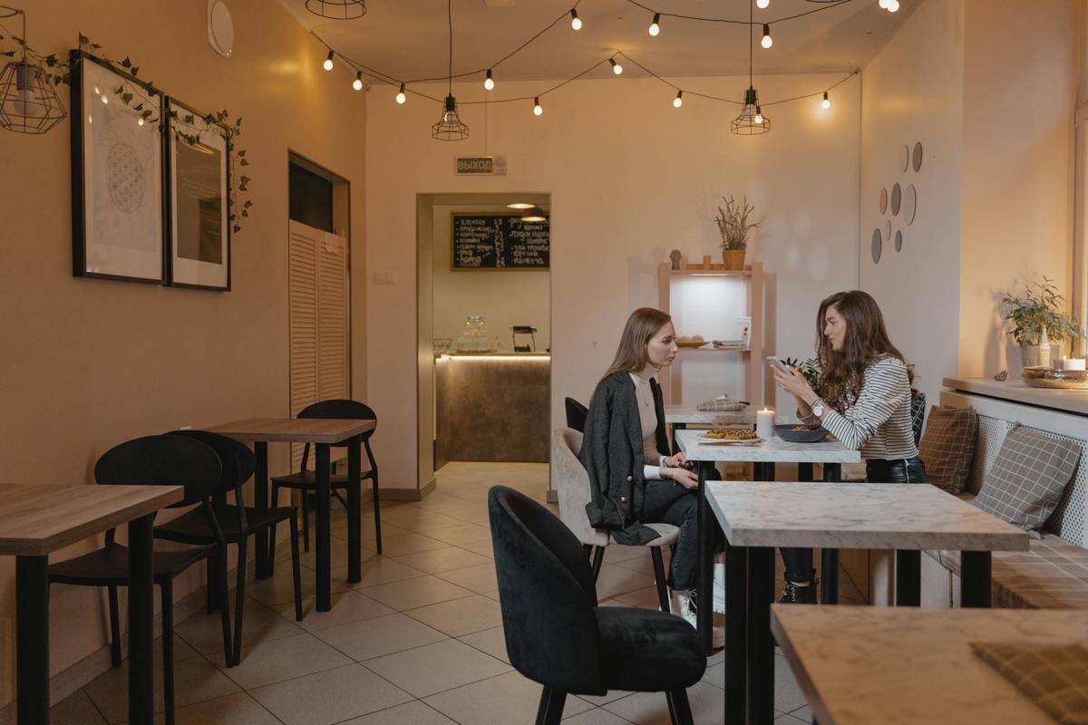 Tips pilih kafe untuk nugas (pexels.com/Tima Miroshnichenko)