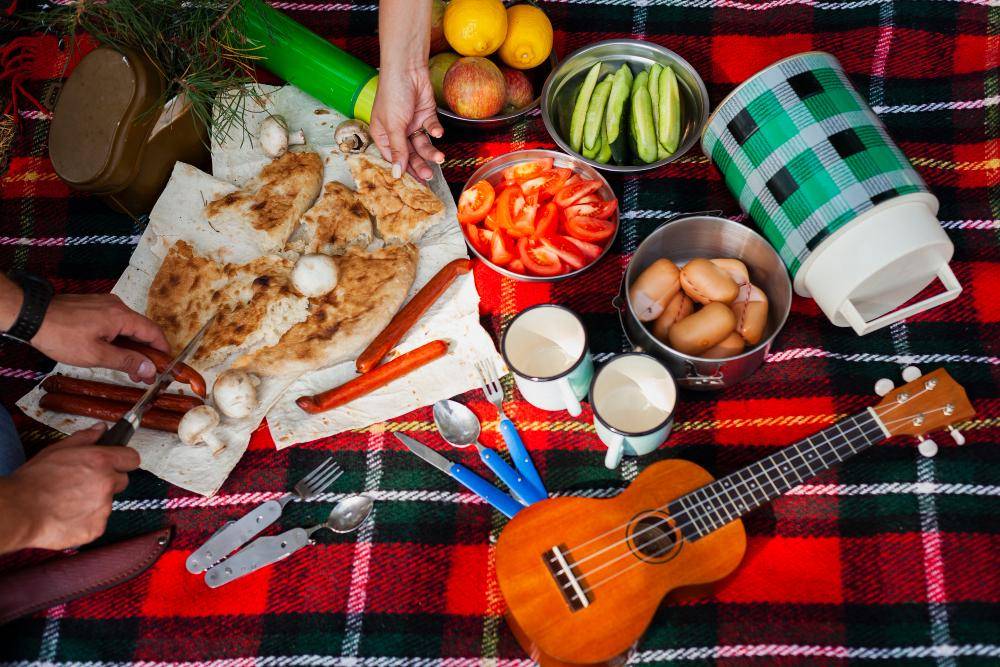 potret bahan makanan yang dibawa saat mendaki (freepik.com/freepik)
