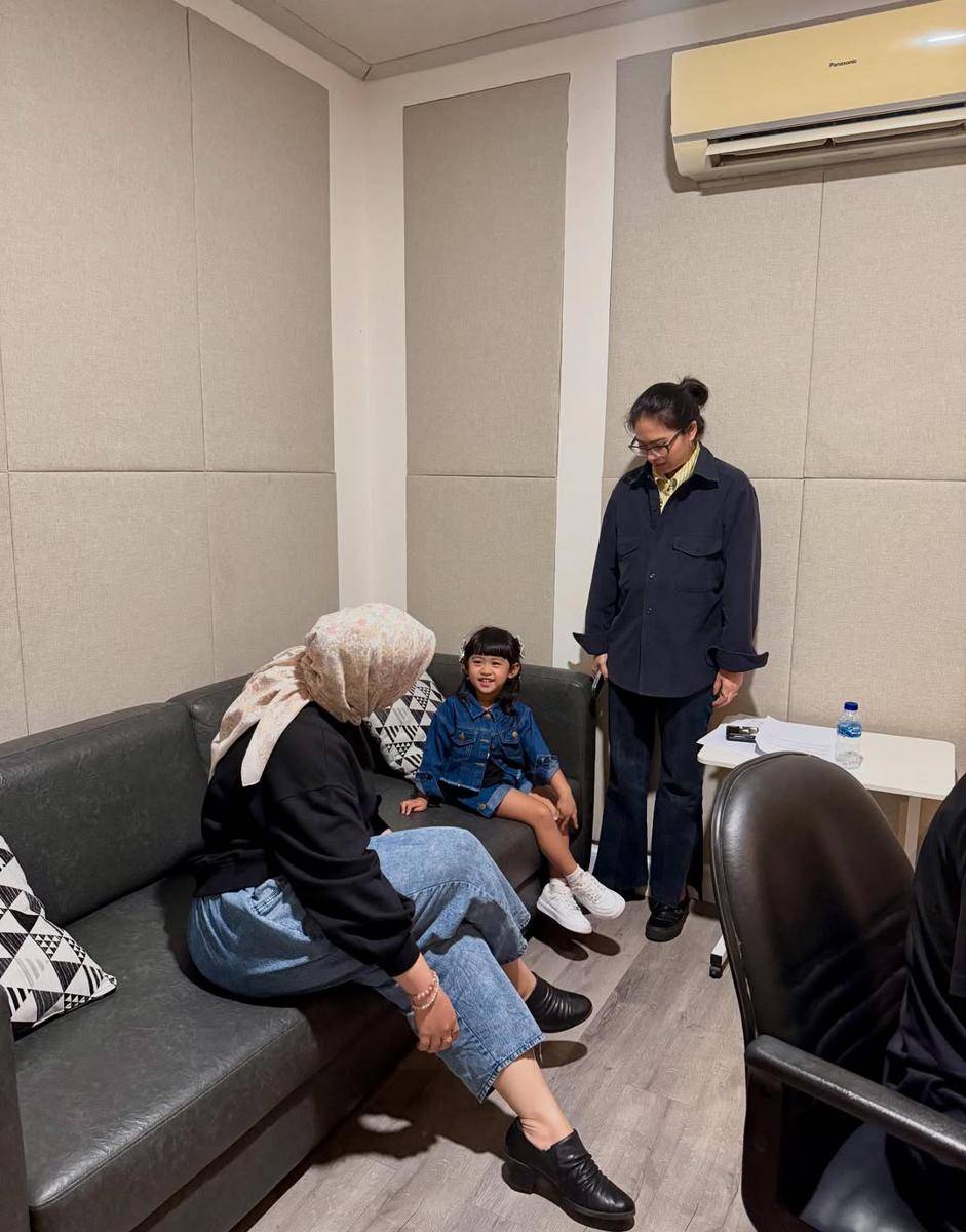 potret Moana rekaman lagu 