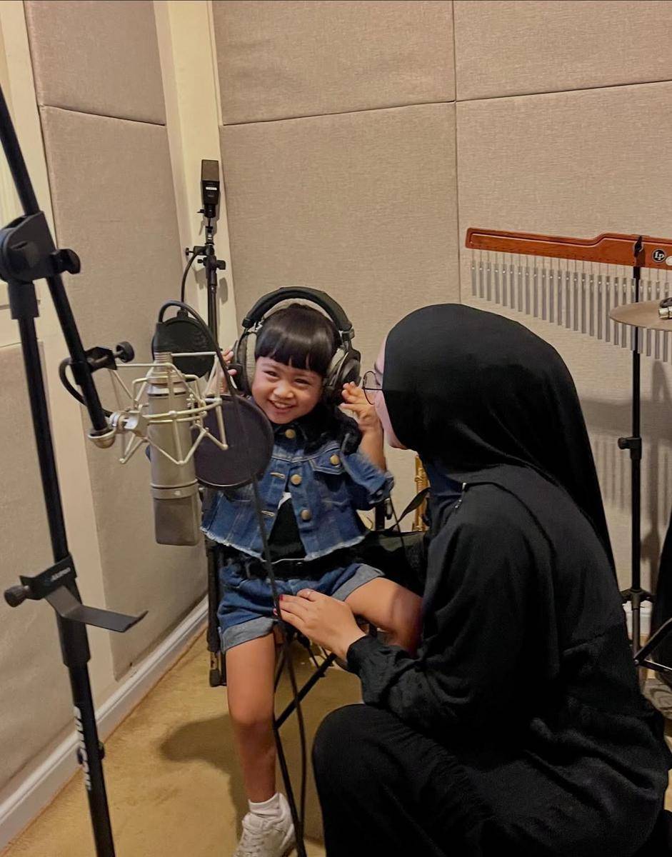 potret Ria Ricis dan Moana 