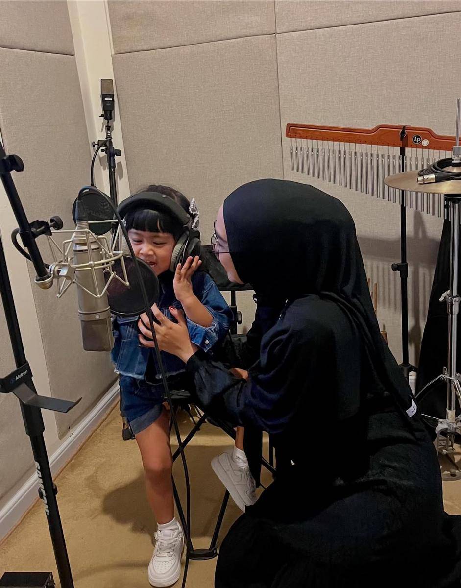 potret Ria Ricis dan Moana 