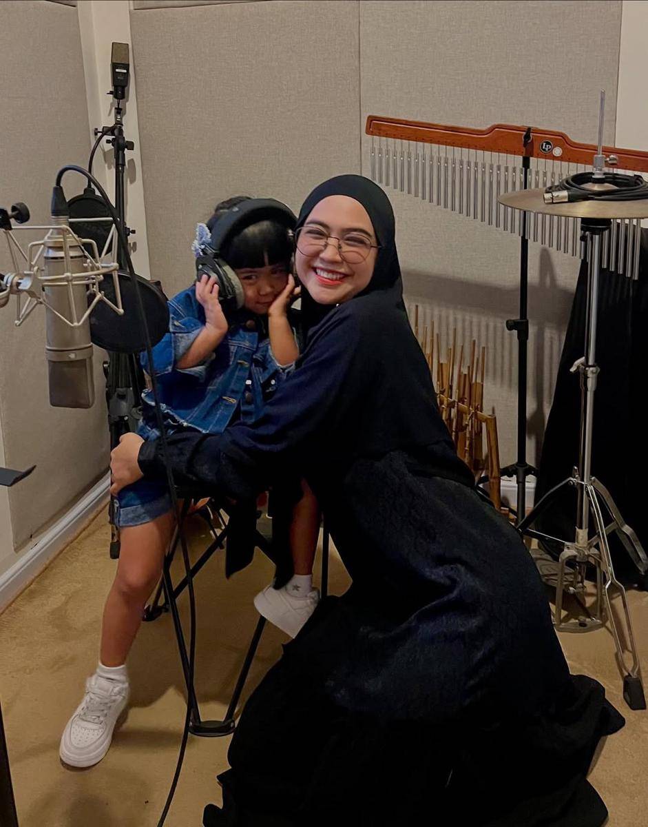 potret Ria Ricis dan Moana 