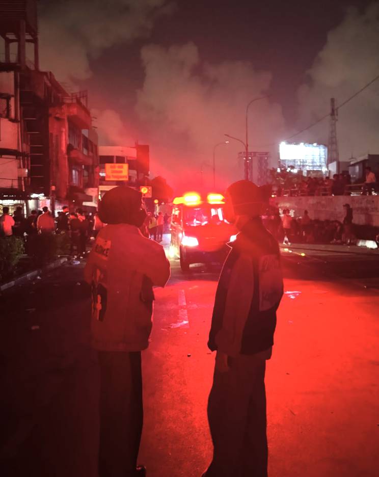 potret Zaskia Adya Mecca dan Tiwuk Rayie ikut bantu pendemo (instagram.com/zaskiaadyamecca)