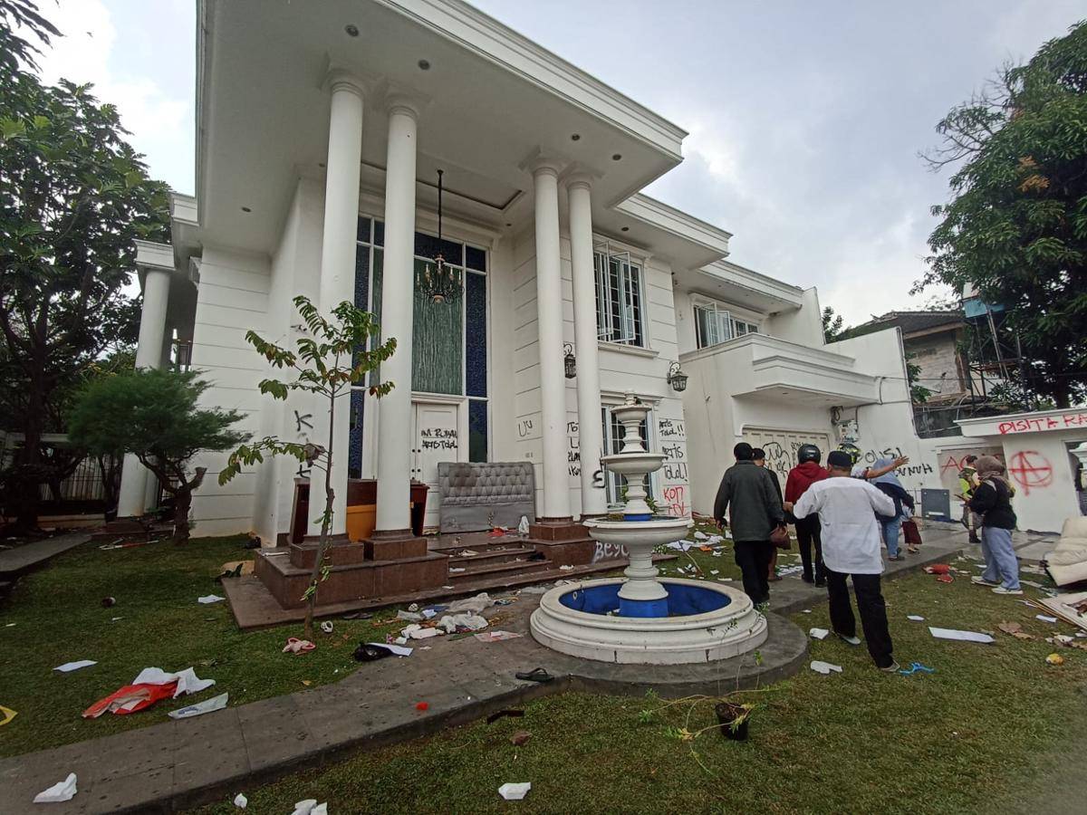 Rumah Uya Kuya usai djarah