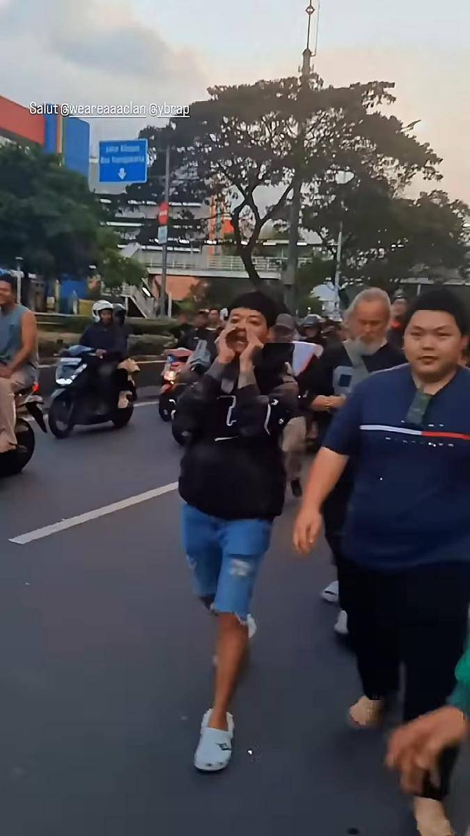 artis ikut demo DPR