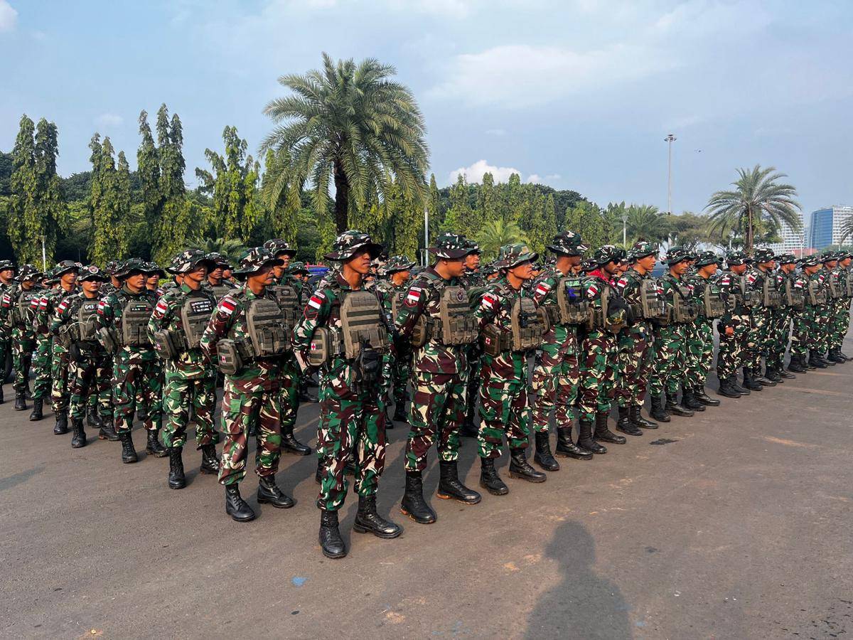 Persiapan patroli di Jakarta, Minggu (31/8/2025). (IDN Times/Aryodamar)
