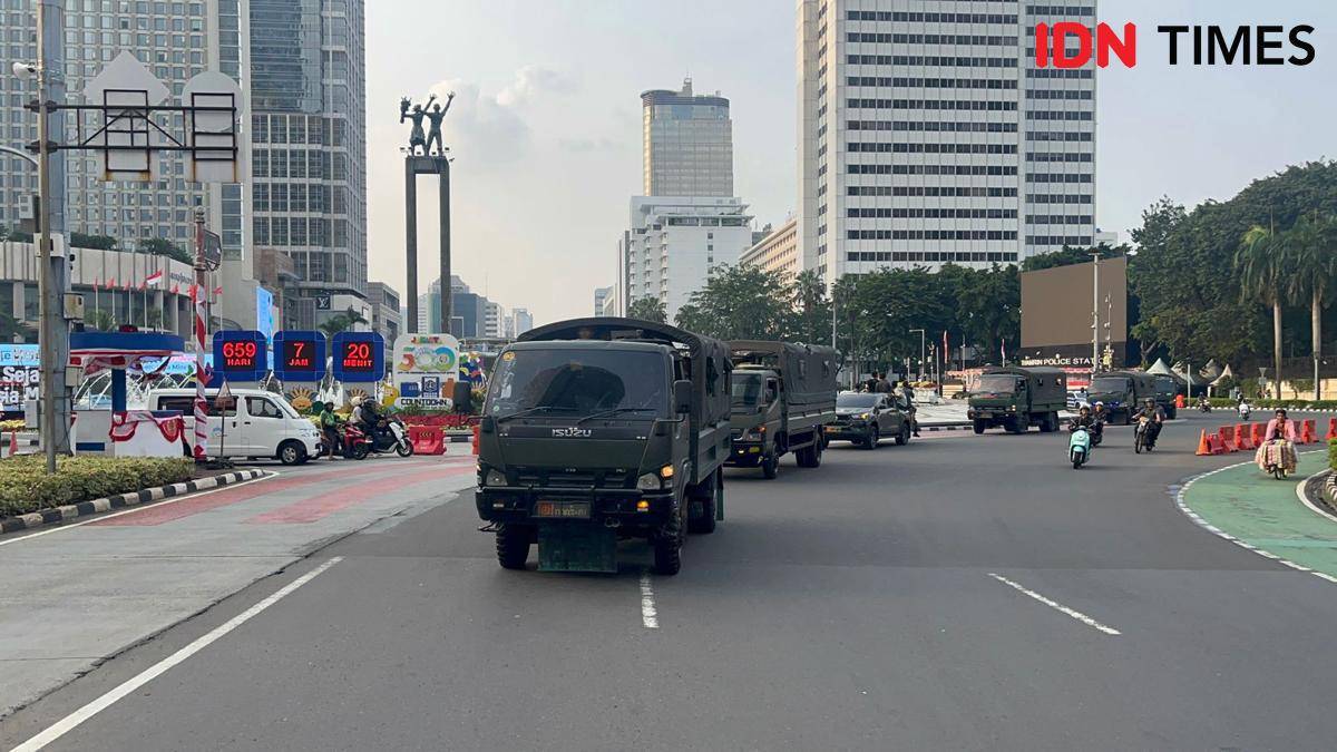 Persiapan patroli di Jakarta, Minggu (31/8/2025). (IDN Times/Aryodamar)