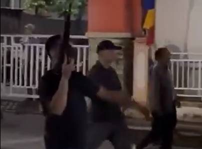 Aparat bersenjata laras panjang
