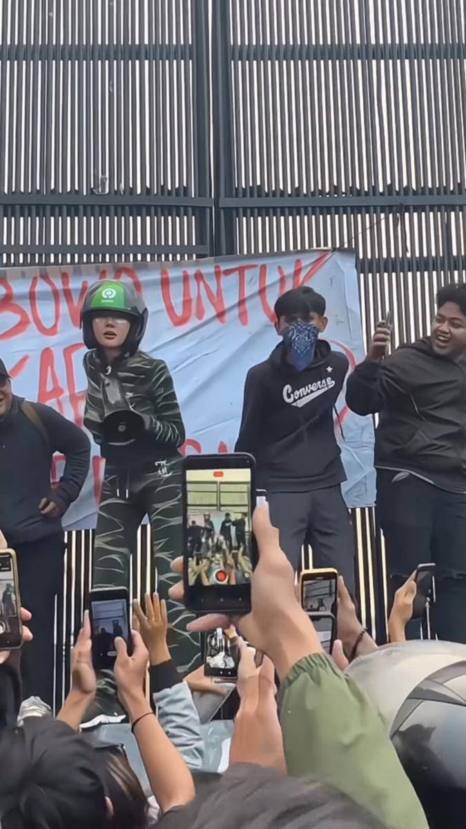 artis ikut demo DPR