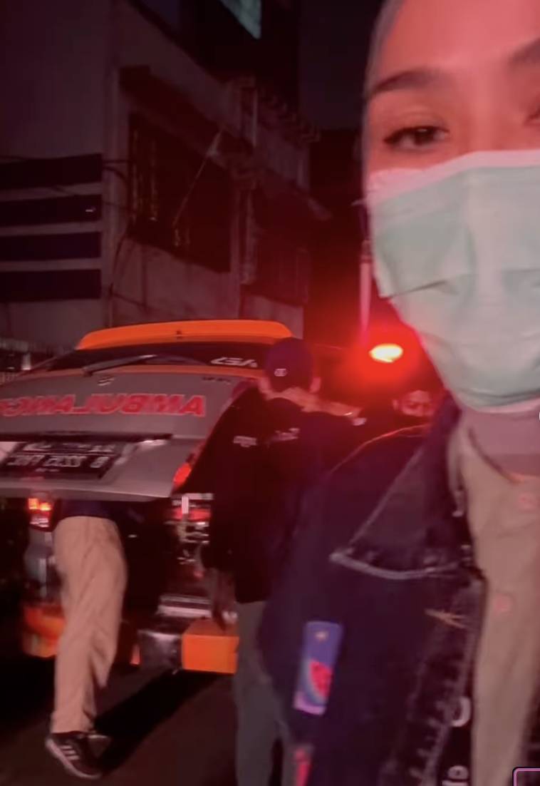 potret Zaskia Adya Mecca dan Tiwuk Rayie ikut bantu pendemo (instagram.com/zaskiaadyamecca)