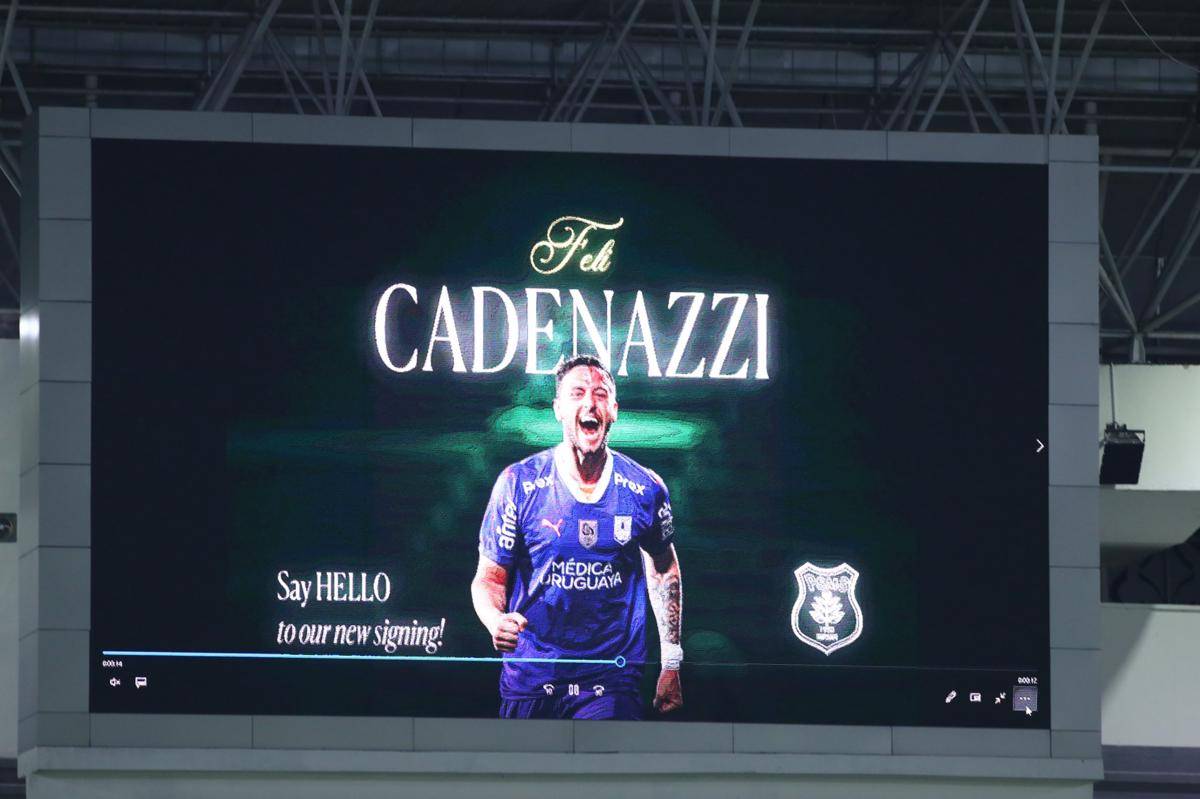 Videotron Felipe Cadenazzi yang ditampilkan di Stadion Utama Sumut pada laga PSMS kontra Garudayaksa, Sabtu (30/8/2025) (IDN Times/Doni Hermawan)