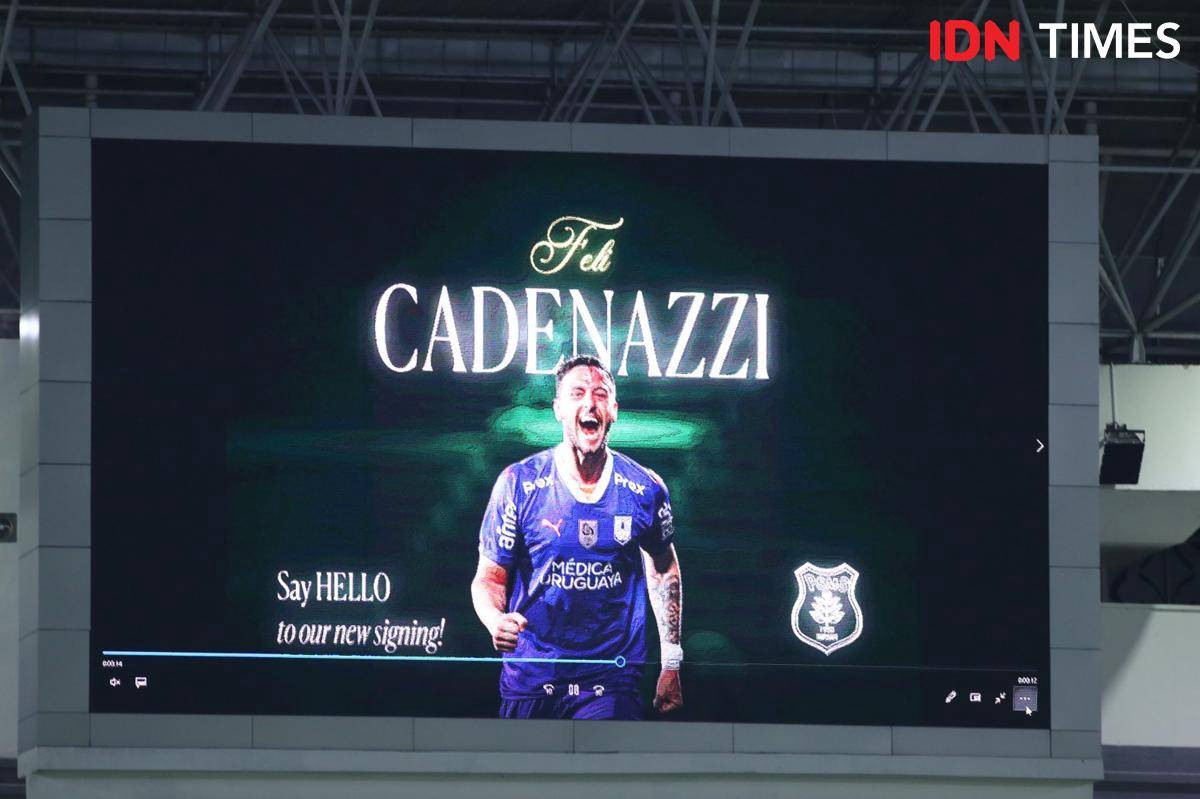 Videotron Felipe Cadenazzi yang ditampilkan di Stadion Utama Sumut pada laga PSMS kontra Garudayaksa, Sabtu (30/8/2025) (IDN Times/Doni Hermawan)