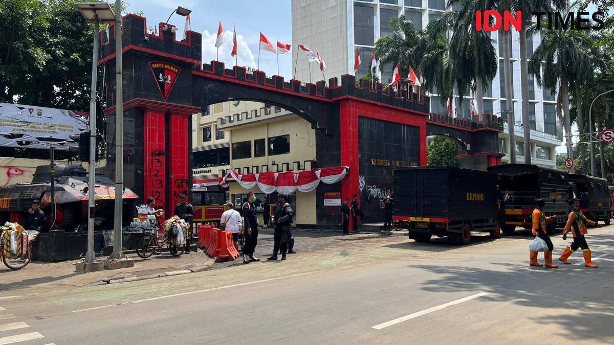 Situasi terkini di Mako Brimob Kwitang, Jakarta Pusat, Minggu (31/8/2025), sudah tak ada lagi kerumunan massa (IDN Times / Ridwan Aji Pitoko)