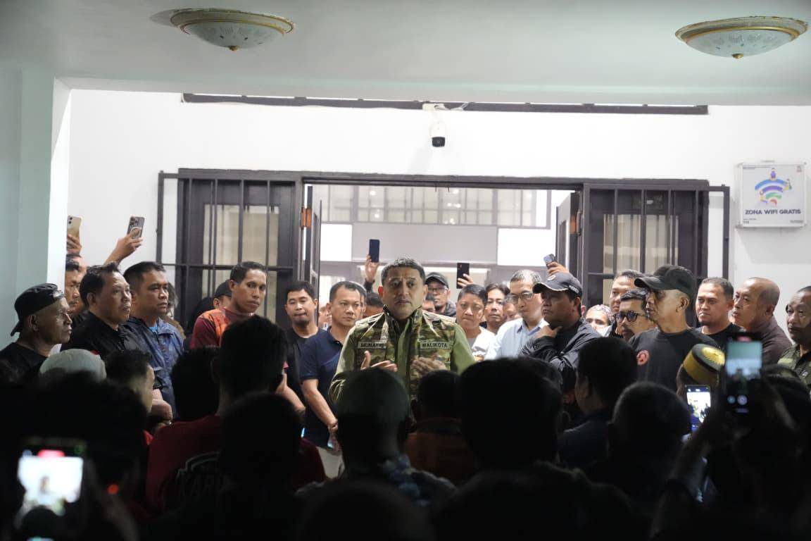 Wali Kota Makassar Munafri Arifuddin mengajak warga menjaga ketenangan kota saat ditemui di Balai Kota, Sabtu (30/8/2025). (Dok. Humas Pemkot Makassar)