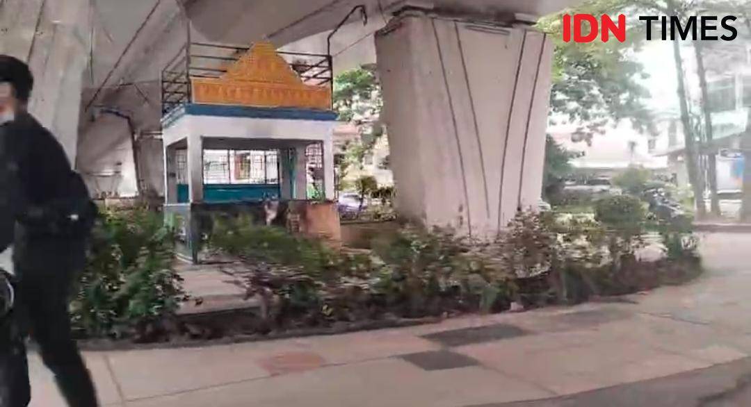 Kerusakan fasum di Palembang akibat aksi serangan Minggu (31/8/2025) dini hari - IDN Times/Feny Maulia Agustin)